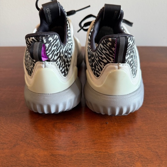 EUC adidas Alpha bounce White and Gray Sneakers Alphabounce Size 7 - Picture 4 of 5
